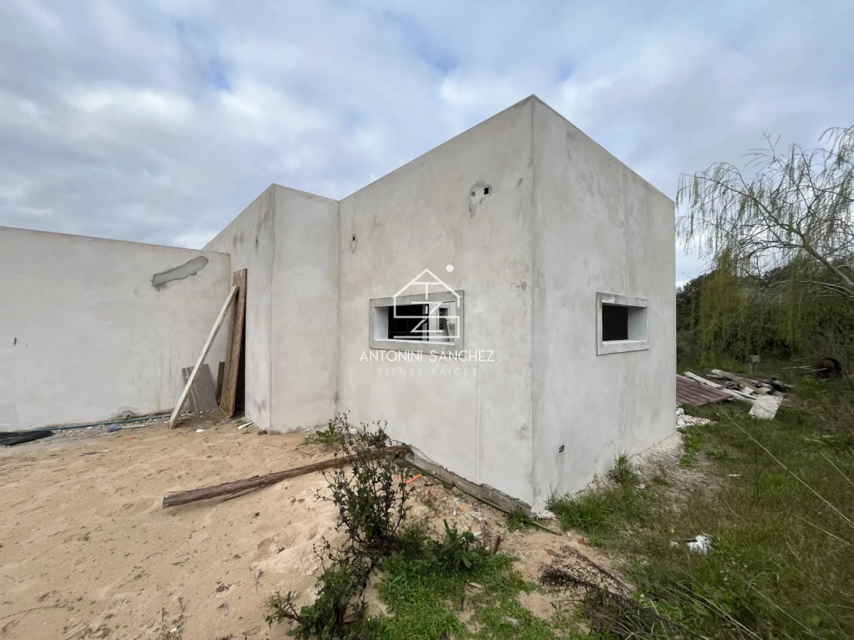 Casa ID.5026 - CASA A TERMINAR CUENTA CON 90 Mtrs CONSTRUIDOS DE 3 DORMITORIOS Y 2 BAÑOS EN EL TESORO