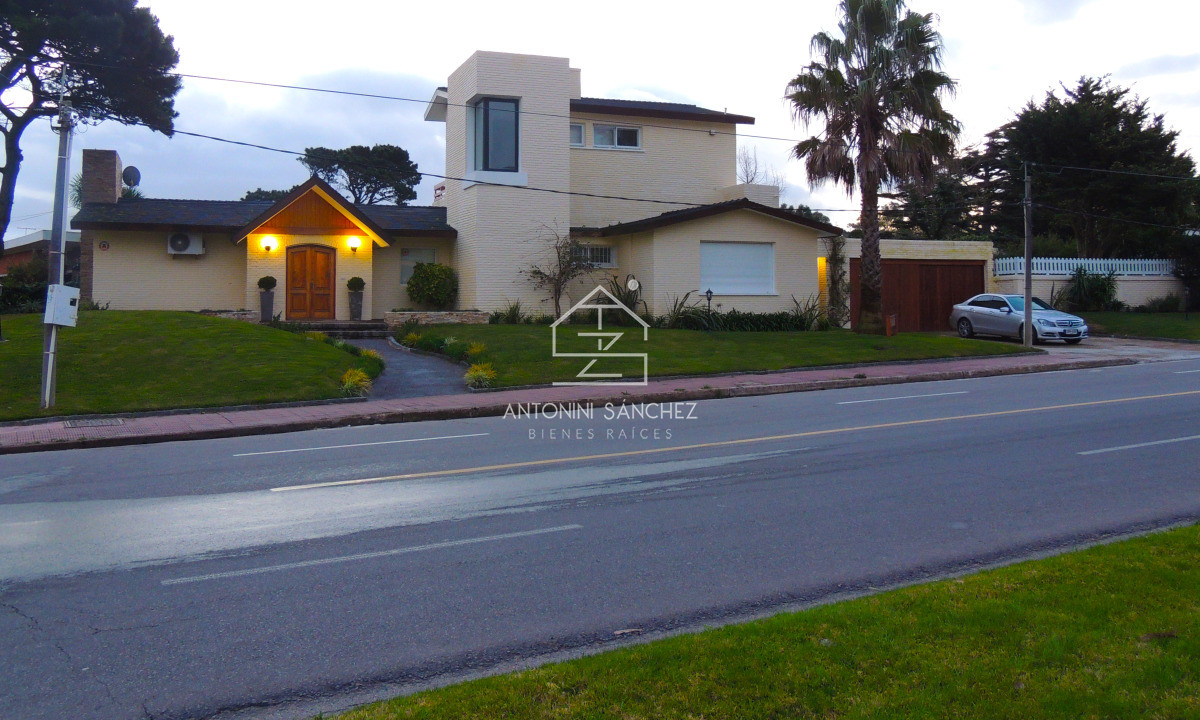 Casa ID.3637 - RESIDENCIA A 100 METROS DEL MAR EN MANSA