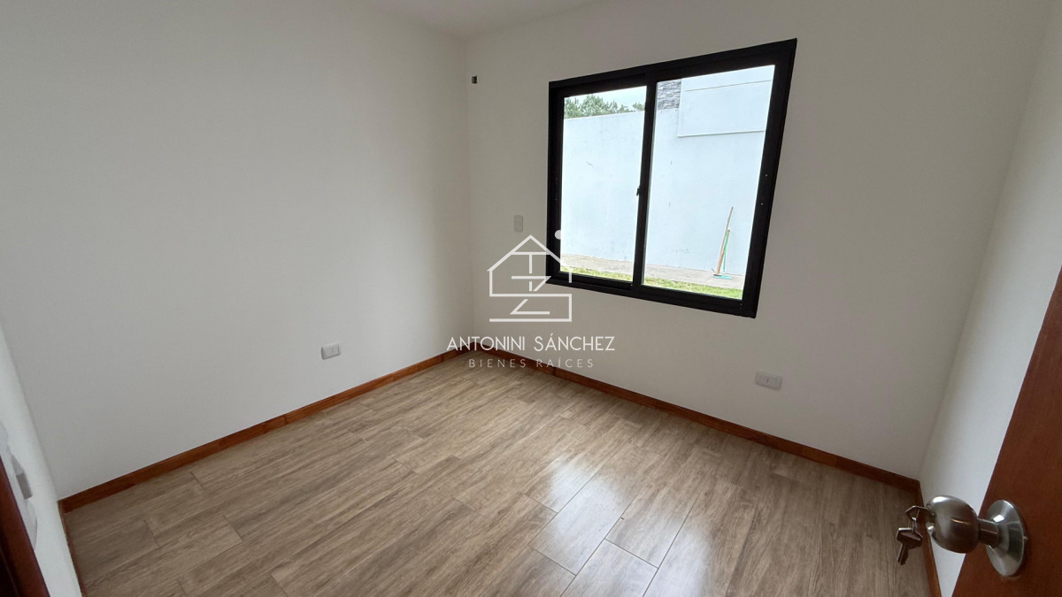 Casa ID.4598 - Venta casa tres dormitorios Punta del este barrio Parque Burnett