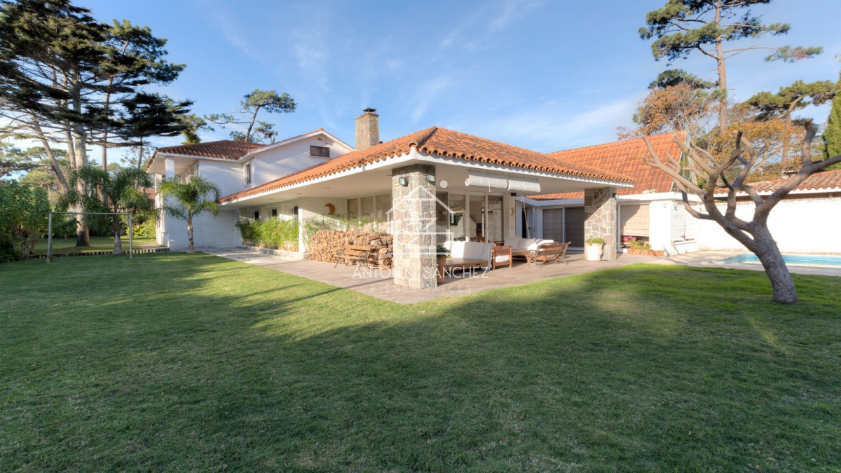 Casa ID.2721 - Venta casa 5 dormitorios 4 baños Mansa