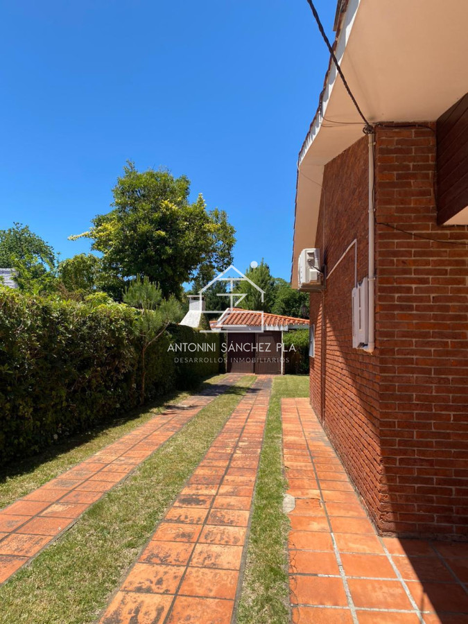 Casa ID.3687 - CASA EN ALQUILER A 100 METROS DEL MAR EN MANSA
