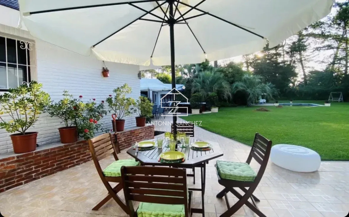 Casa ID.5044 - CASA EN ALQUILER ANUAL EN PUNTA DEL ESTE IDEAL RESIDENCIA O EMPRESAS