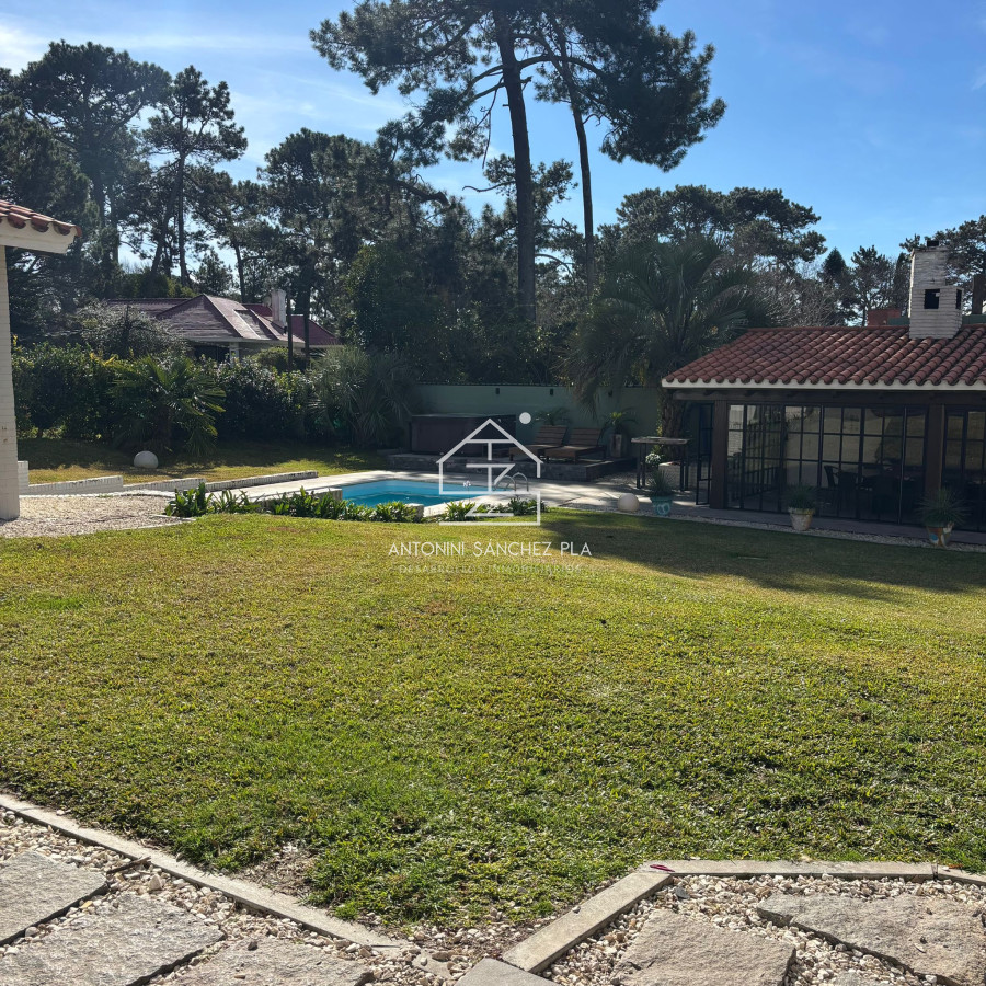 Casa ID.3738 - 5 DORMITORIOS EN CANTEGRIL CON PISCINA