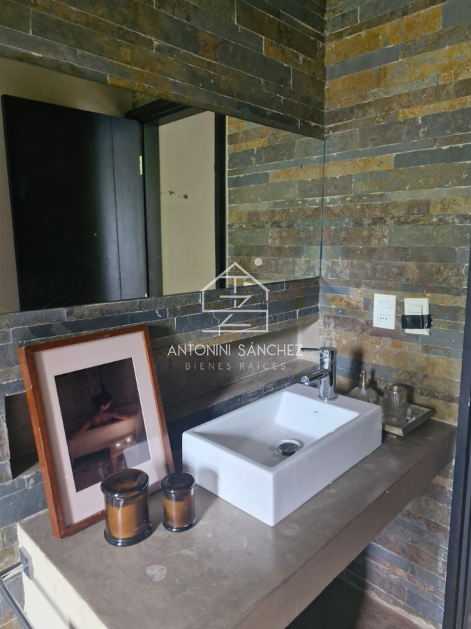 Casa ID.1727 - Casa en Venta, exclusivo barrio La Arbolada, Punta del Este.