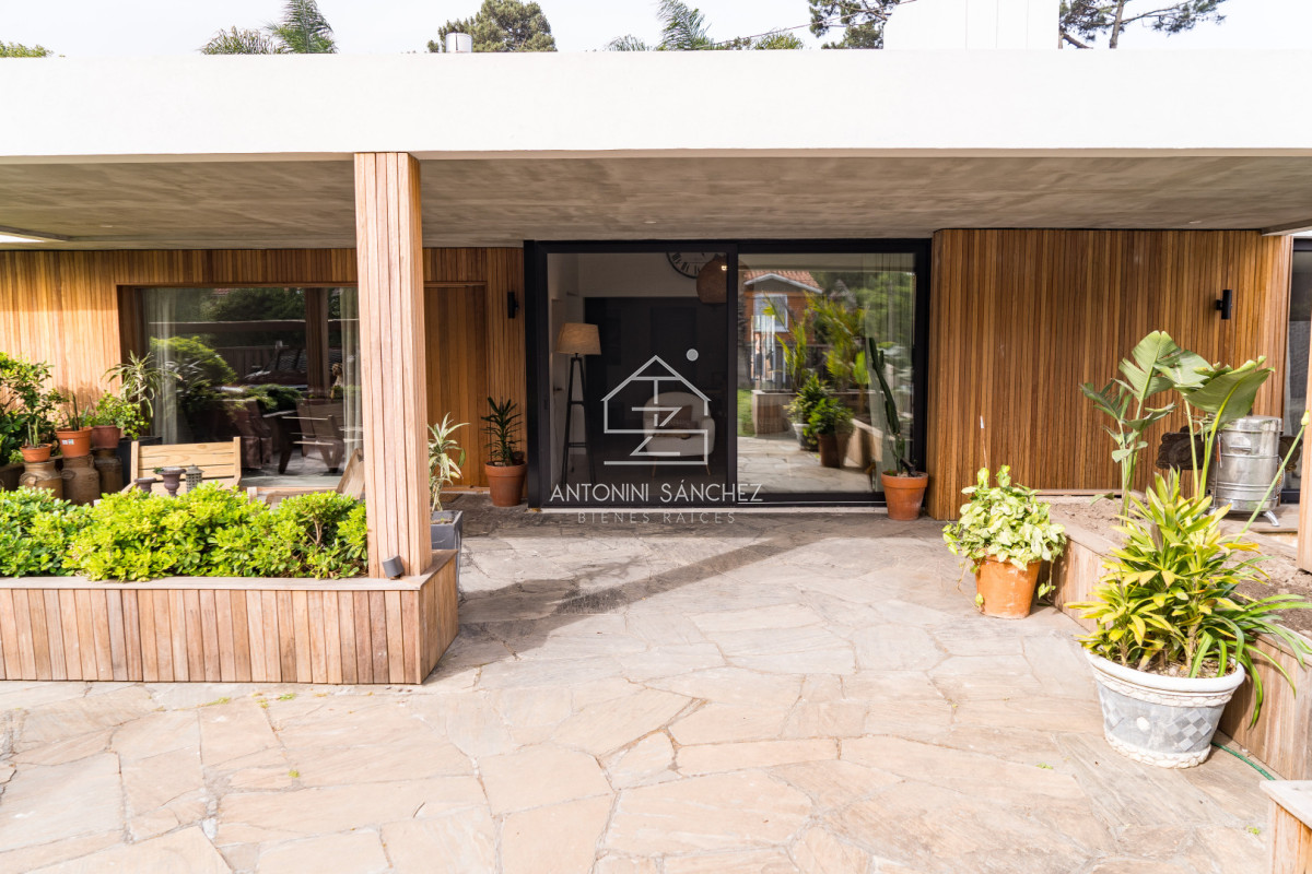 Casa ID.1456 - Venta Casa 4 dormitorios mas dependencia Punta del Este