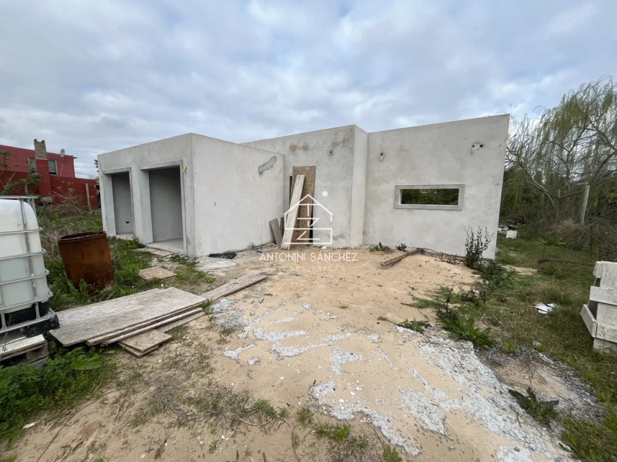 Casa ID.5026 - CASA A TERMINAR CUENTA CON 90 Mtrs CONSTRUIDOS DE 3 DORMITORIOS Y 2 BAÑOS EN EL TESORO