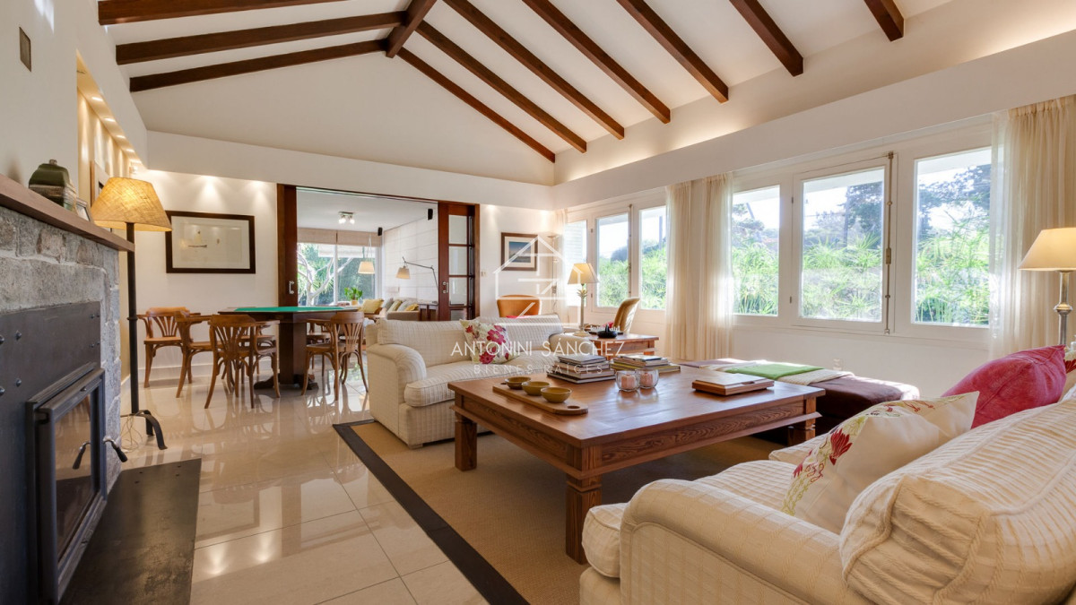 Casa ID.2721 - Venta casa 5 dormitorios 4 baños Mansa