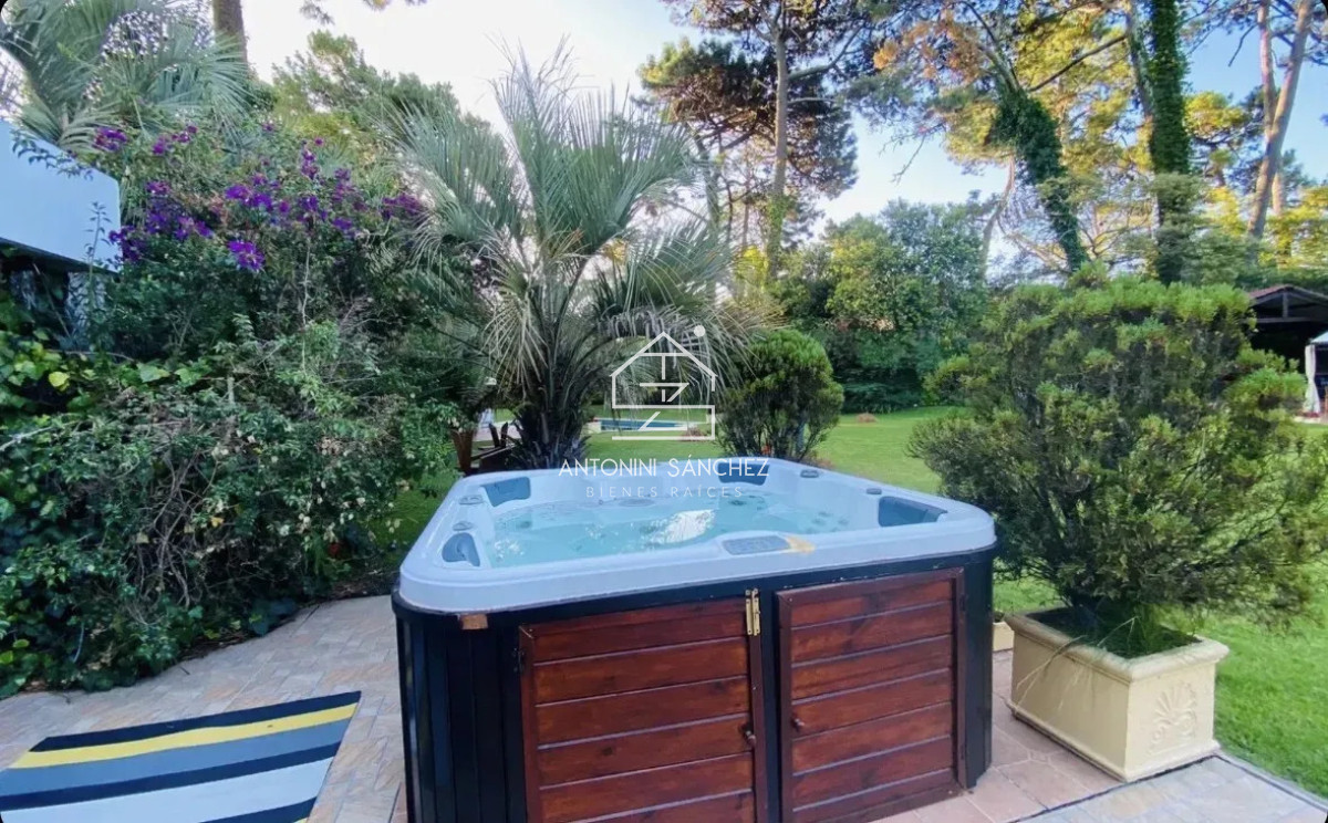 Casa ID.5044 - CASA EN ALQUILER ANUAL EN PUNTA DEL ESTE IDEAL RESIDENCIA O EMPRESAS