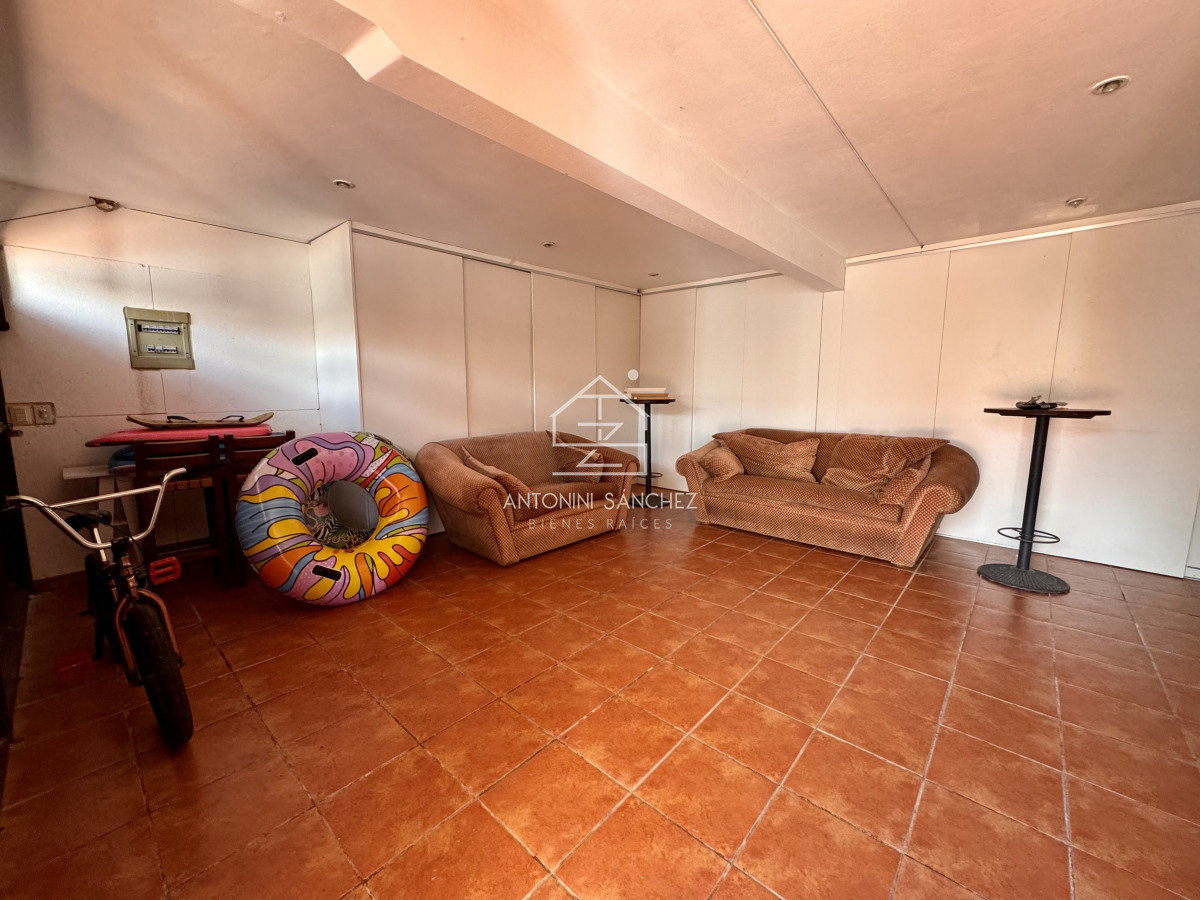 Casa ID.1748 - Alquiler anual casa 3 dormitorios y dependencia Punta del Este