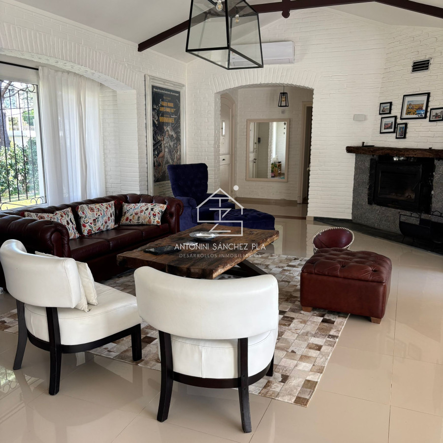 Casa ID.3738 - 5 DORMITORIOS EN CANTEGRIL CON PISCINA