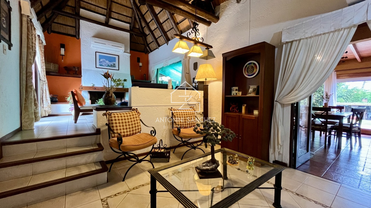 Casa ID.393 - Casa VENTA 4 dormitorios 3 baños Punta Este 