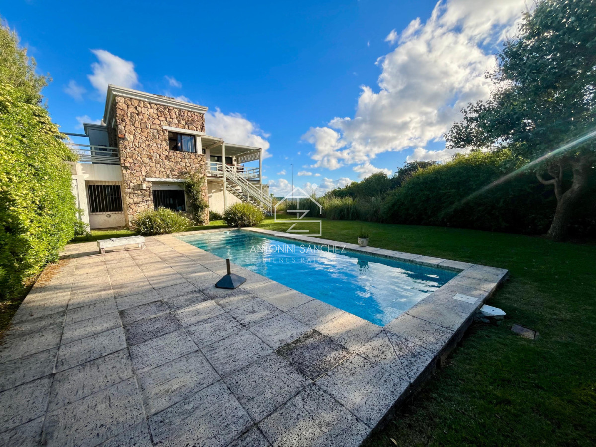 Casa ID.2952 - VENTA CASA MANANTIALES