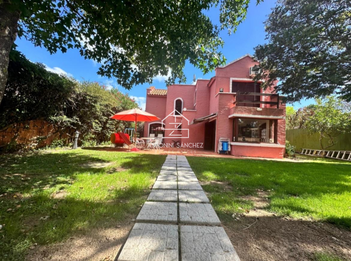 Casa ID.2274 - Venta y alquiler de Chalet Punta Ballena-Portezuelo
