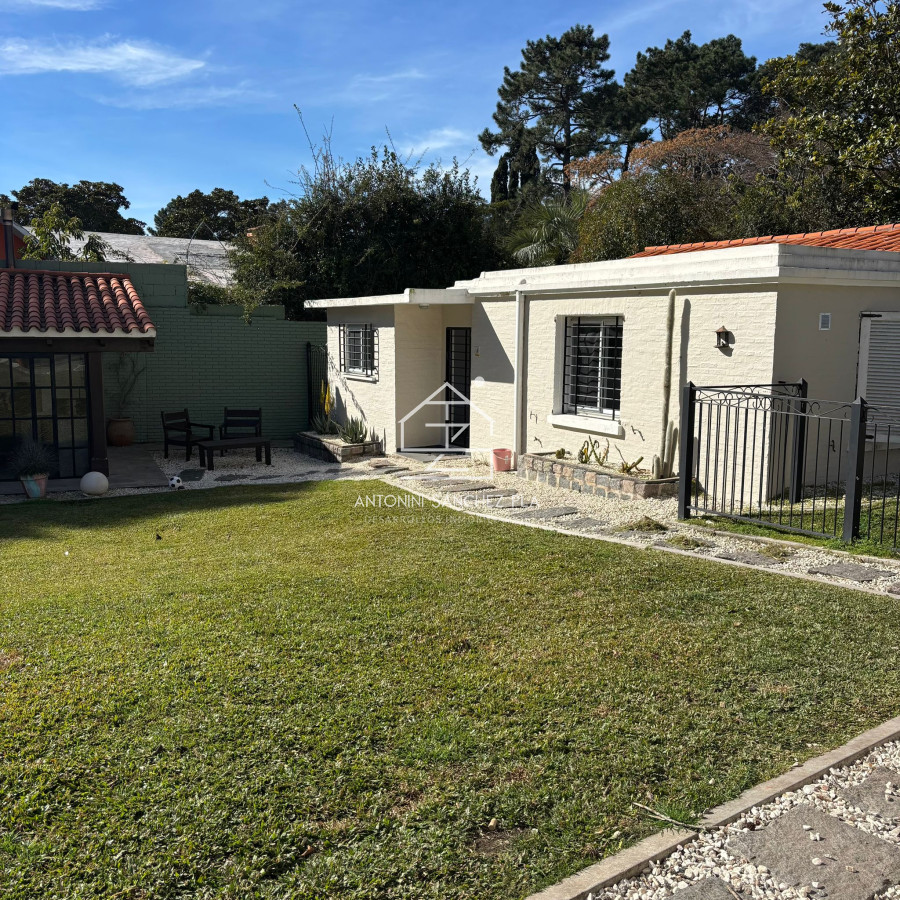 Casa ID.3738 - 5 DORMITORIOS EN CANTEGRIL CON PISCINA