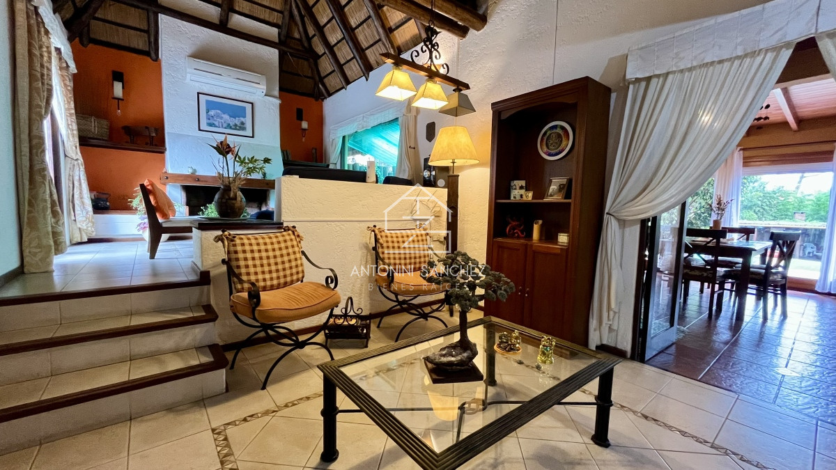 Casa ID.393 - Casa VENTA 4 dormitorios 3 baños Punta Este 