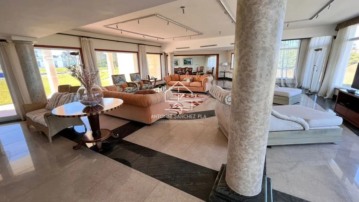 Casa ID.3123 - Venta Mansión Primera linea playa mansa