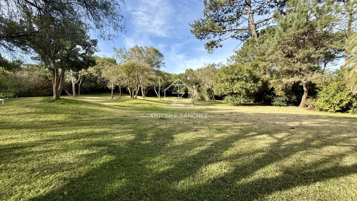 Casa ID.1227 - Venta Casa 4 dormitorios Rincón del Indio Punta del Este