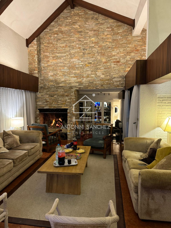 Casa ID.3747 - HERMOSA RESIDENCIA EN CANTEGRIL 