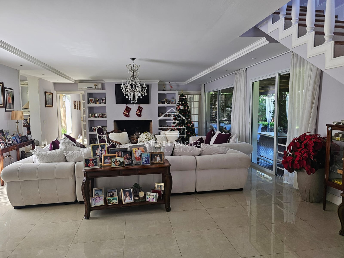 Casa ID.3536 - IMPORTANTE RESIDENCIA EN BARRIO PRIVADO