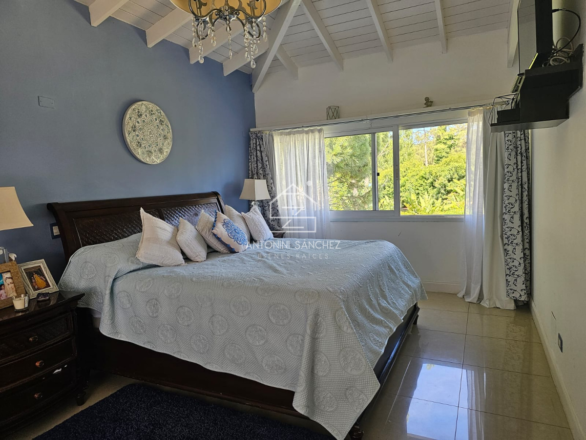 Casa ID.3536 - IMPORTANTE RESIDENCIA EN BARRIO PRIVADO