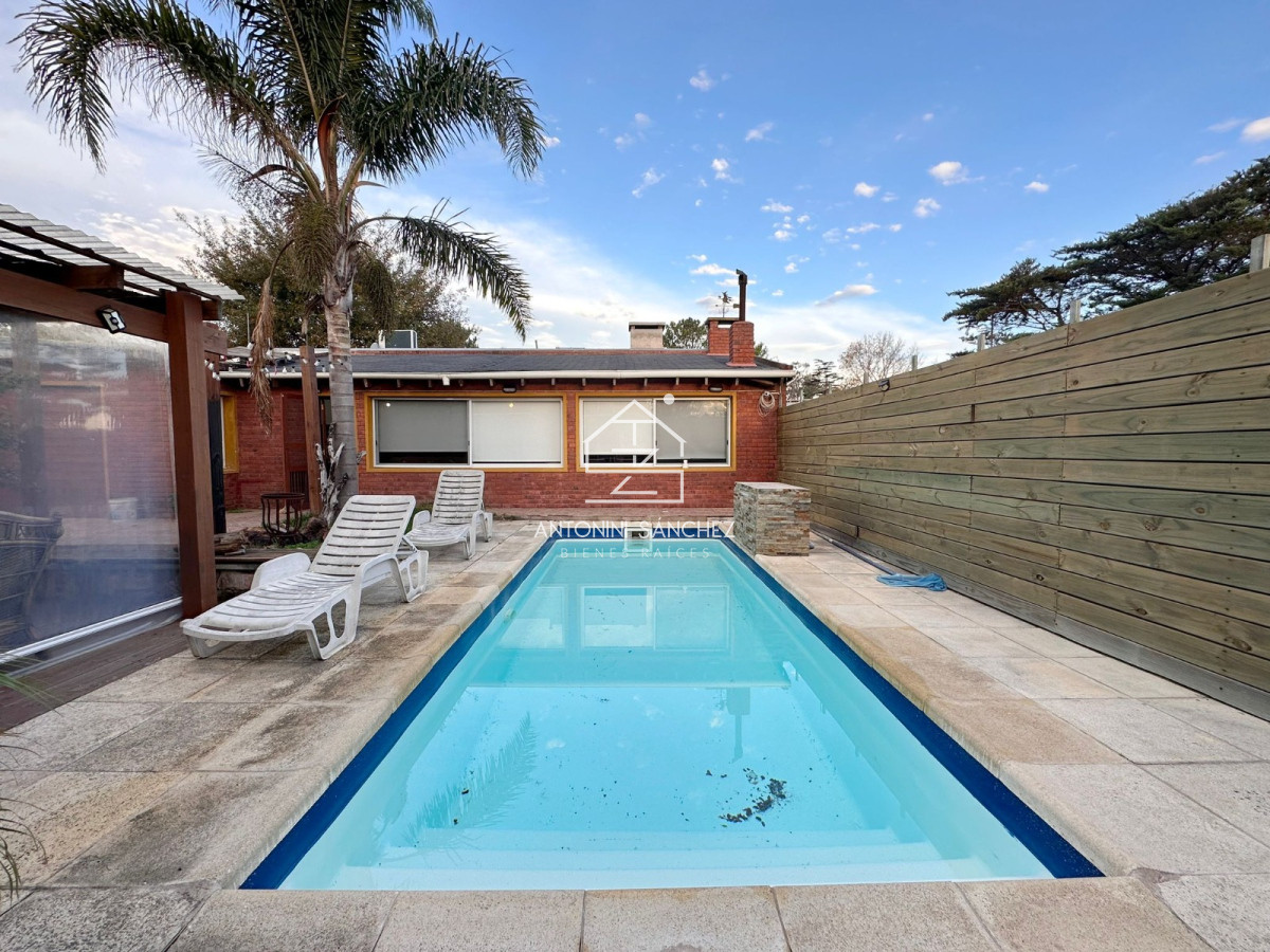 Casa ID.1998 - Venta casa 4 dormitorios 3 baños Punta del Este