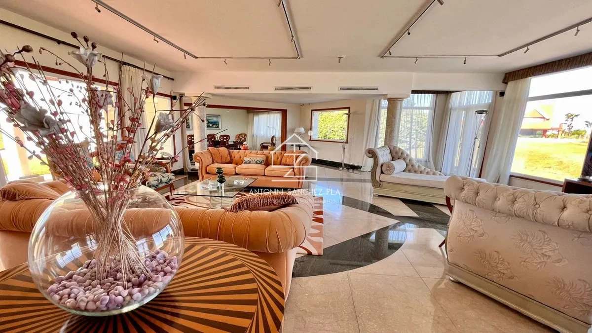 Casa ID.3123 - Venta Mansión Primera linea playa mansa