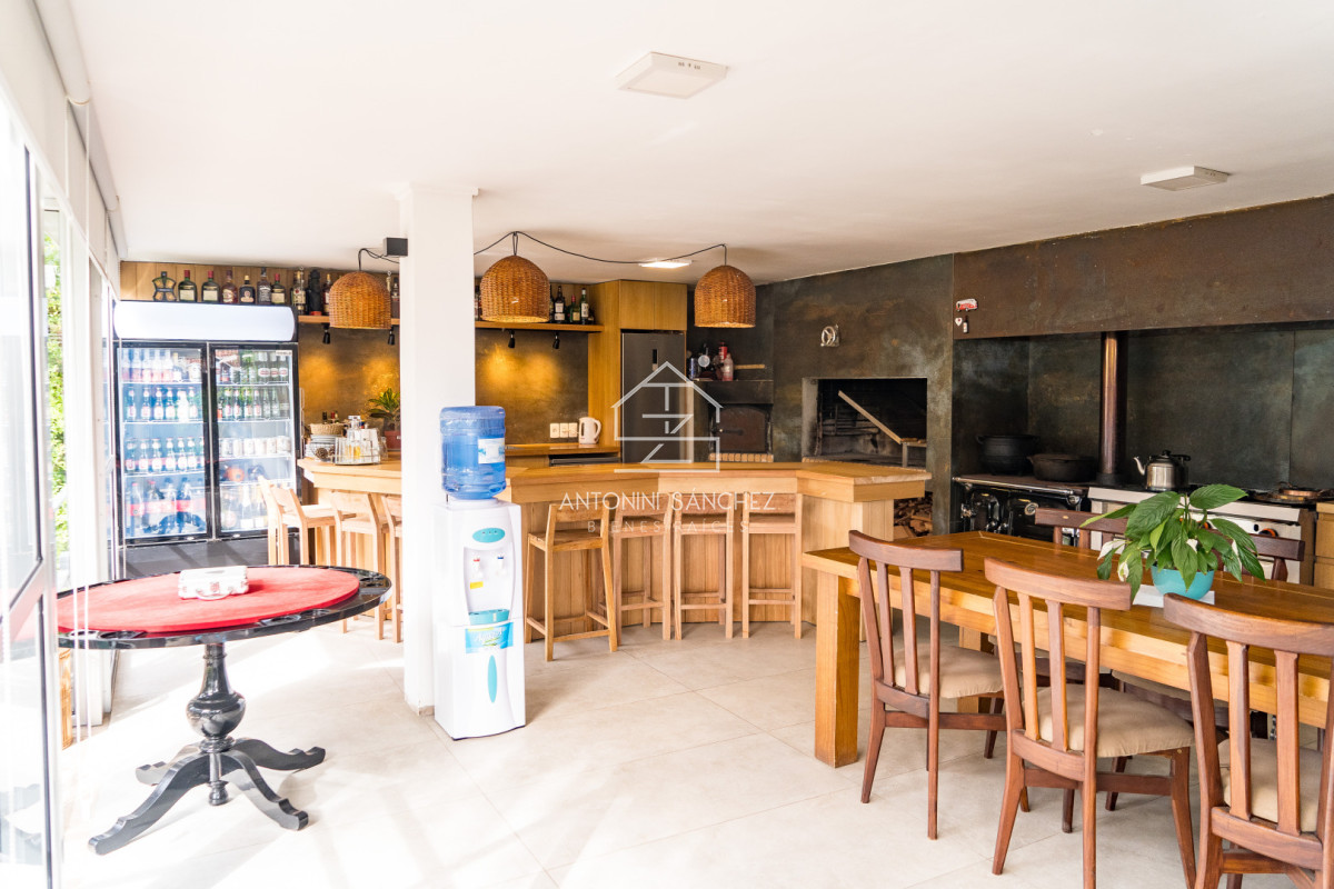 Casa ID.1456 - Venta Casa 4 dormitorios mas dependencia Punta del Este