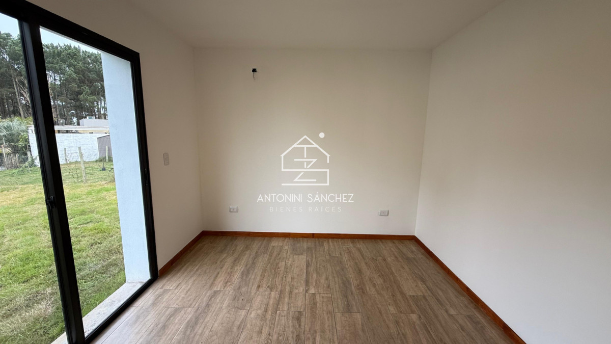 Casa ID.4598 - Venta casa tres dormitorios Punta del este barrio Parque Burnett