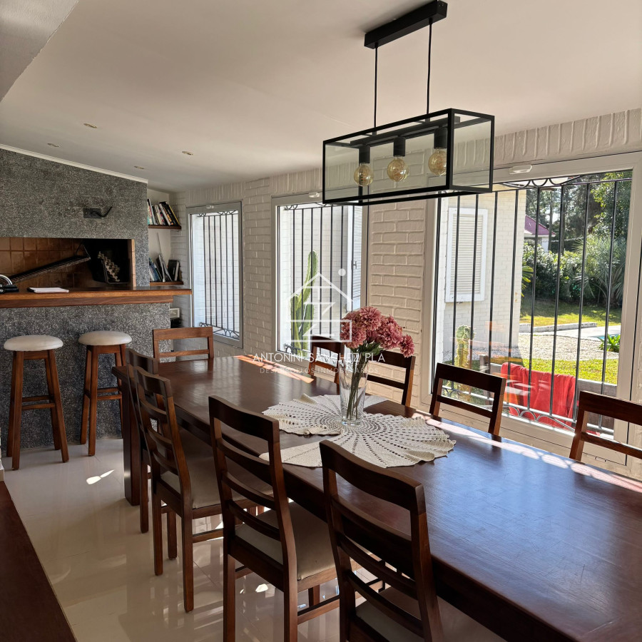Casa ID.3738 - 5 DORMITORIOS EN CANTEGRIL CON PISCINA