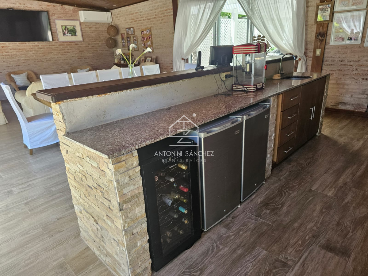 Casa ID.3536 - IMPORTANTE RESIDENCIA EN BARRIO PRIVADO