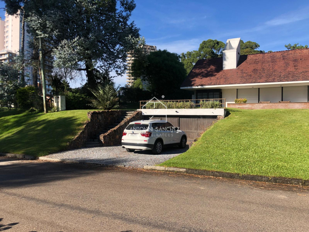 Casa ID.3747 - HERMOSA RESIDENCIA EN CANTEGRIL 