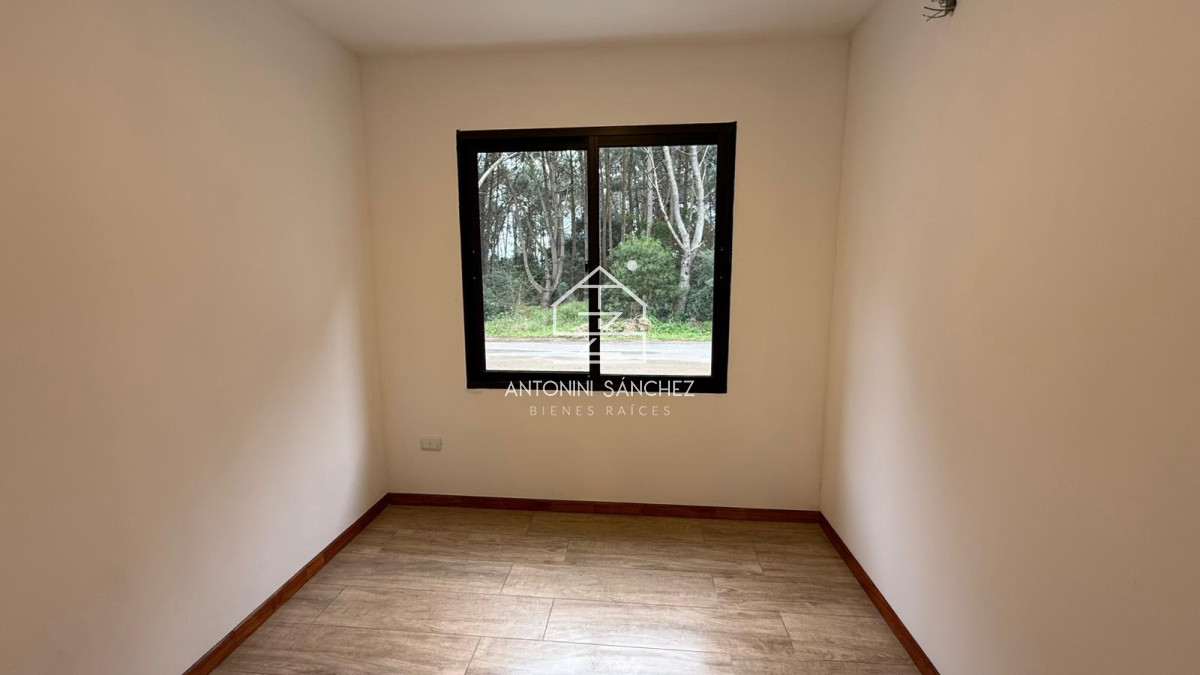 Casa ID.4598 - Venta casa tres dormitorios Punta del este barrio Parque Burnett