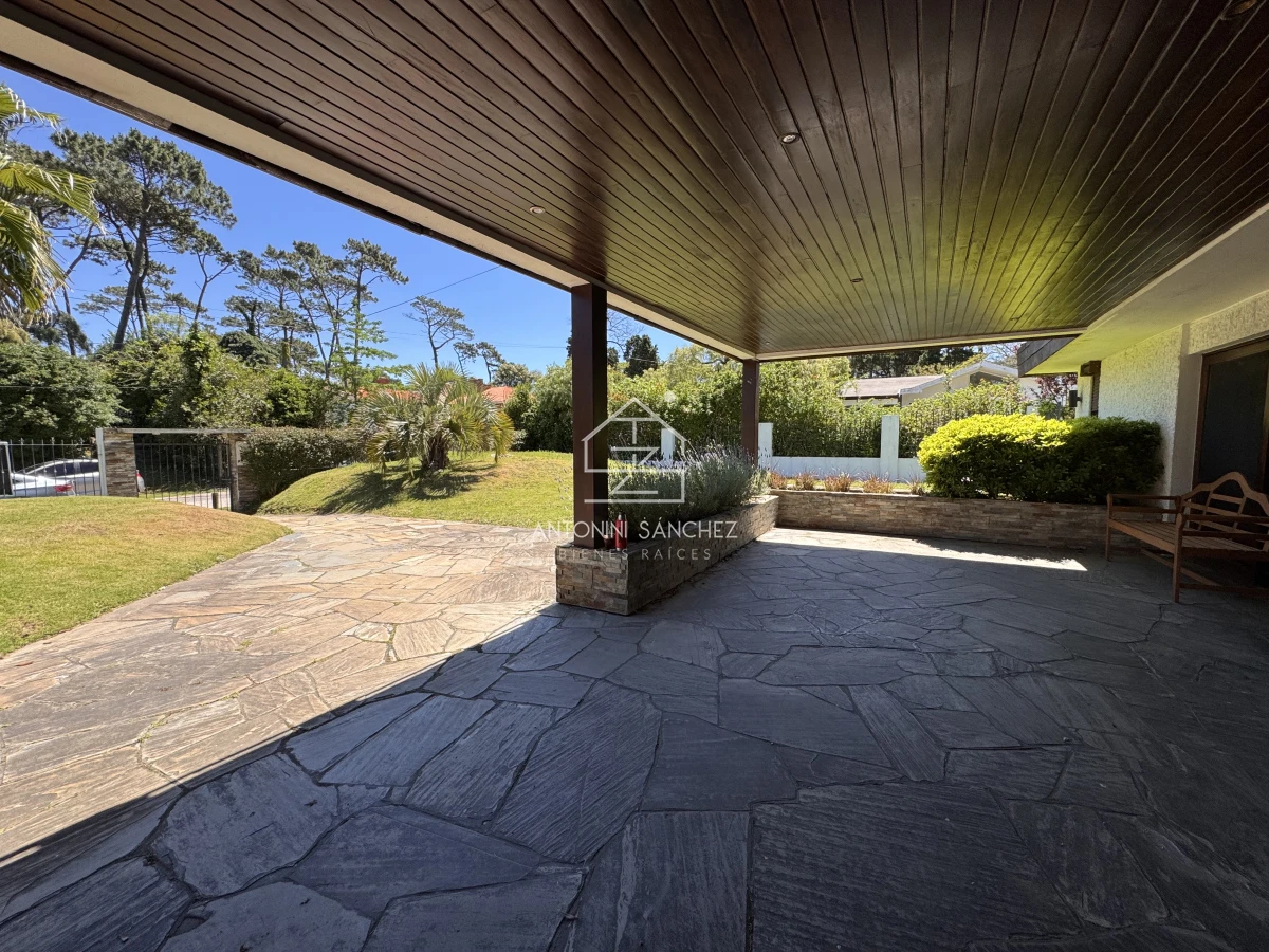 Casa ID.1456 - Alquiler temporal casa 4 dormitorios mas dependencia Punta del Este