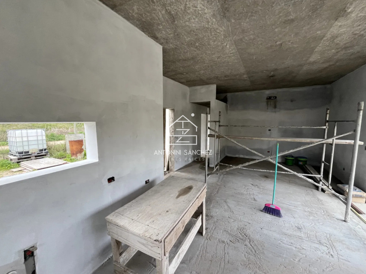 Casa ID.5026 - CASA A TERMINAR CUENTA CON 90 Mtrs CONSTRUIDOS DE 3 DORMITORIOS Y 2 BAÑOS EN EL TESORO