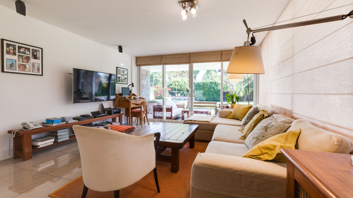 Casa ID.2721 - Venta casa 5 dormitorios 4 baños Mansa