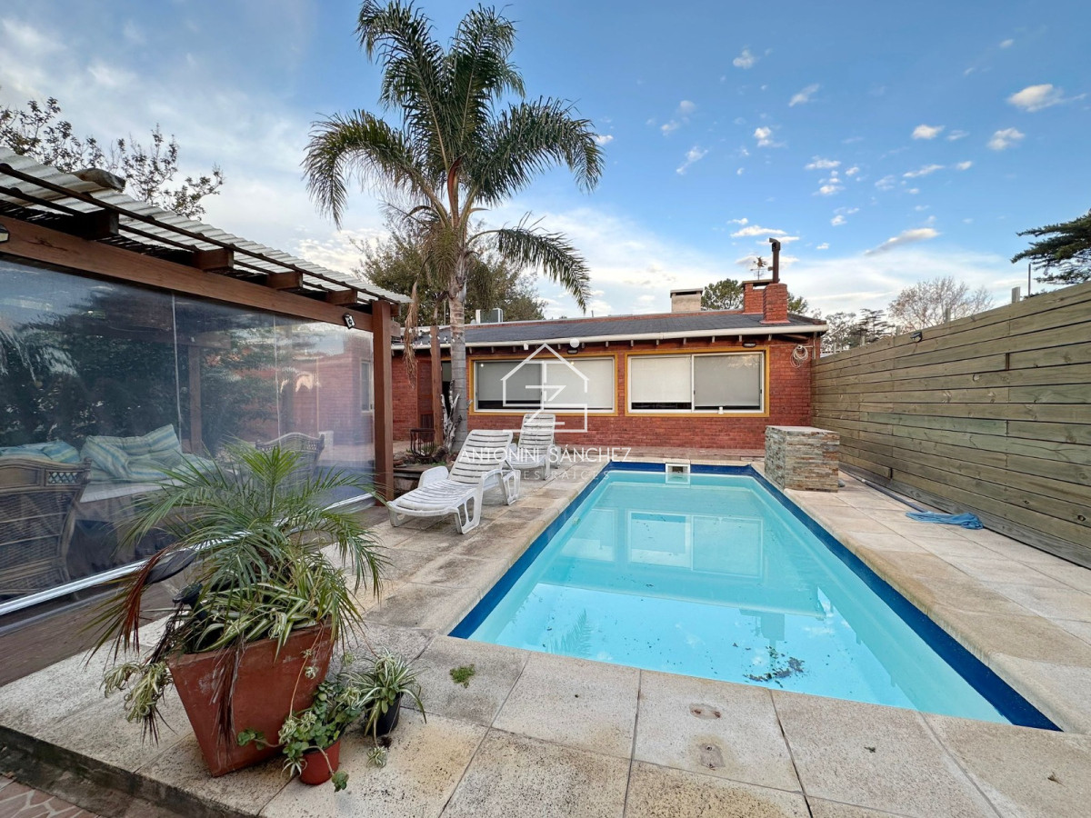 Casa ID.1998 - Venta casa 4 dormitorios 3 baños Punta del Este