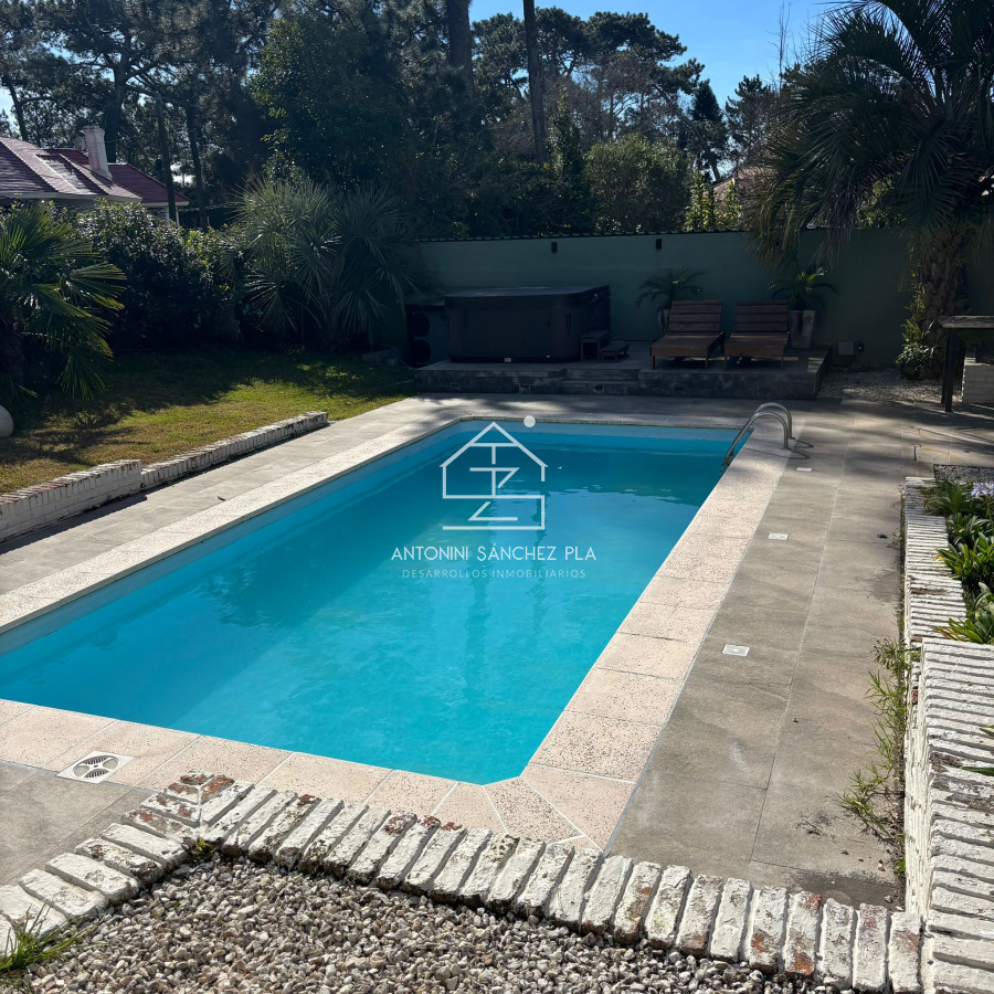 Casa ID.3738 - 5 DORMITORIOS EN CANTEGRIL CON PISCINA