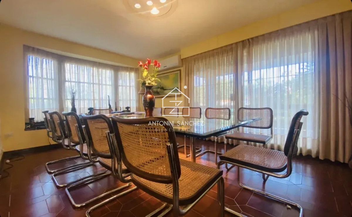 Casa ID.5044 - CASA EN ALQUILER ANUAL EN PUNTA DEL ESTE IDEAL RESIDENCIA O EMPRESAS