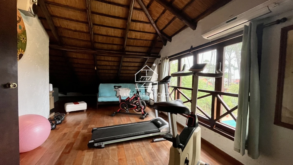 Casa ID.393 - Casa VENTA 4 dormitorios 3 baños Punta Este 