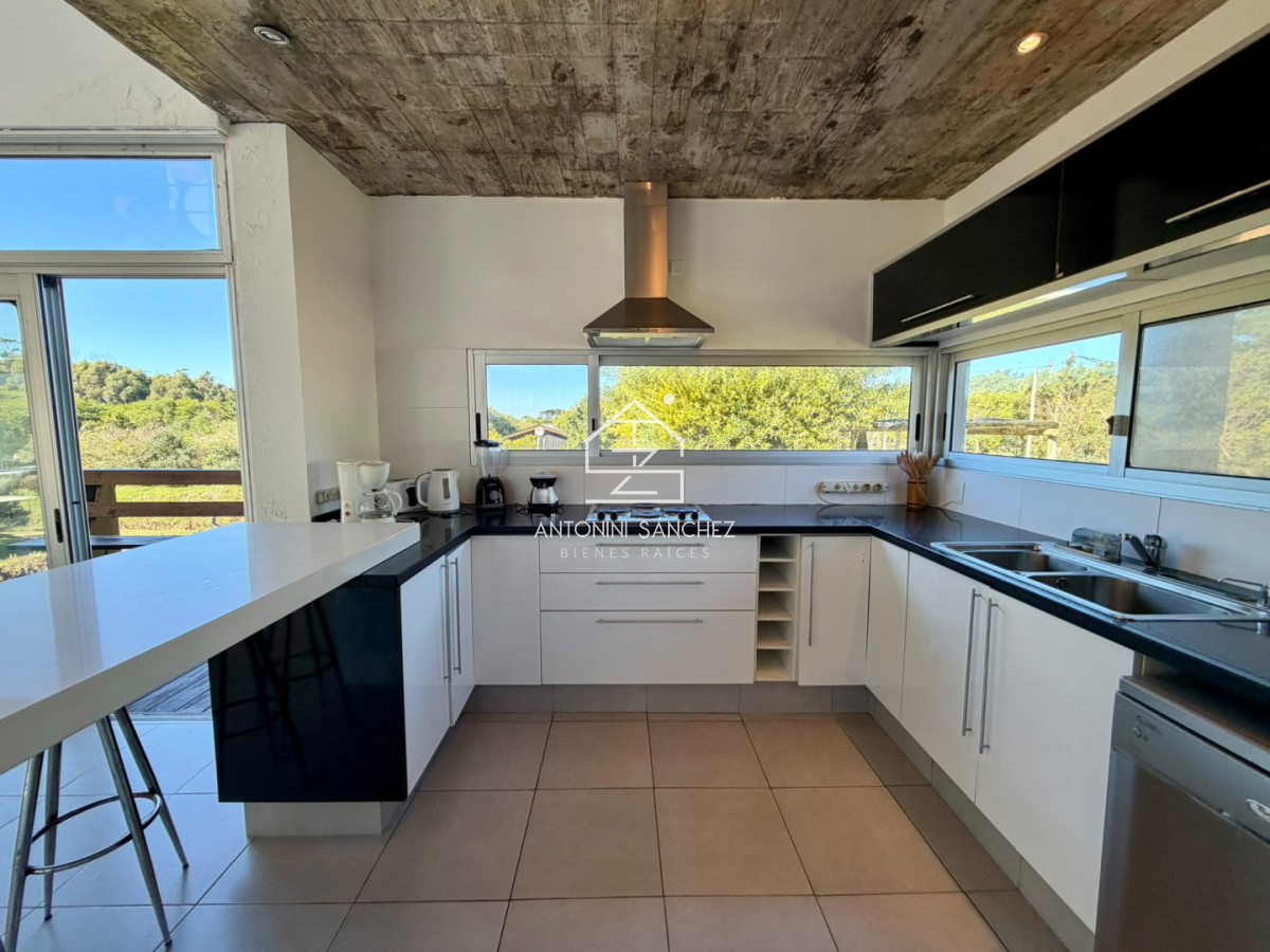 Casa ID.4760 - CASA EN VENTA DE 3 DORMITORIOS EN SUITE EN SAN VICENTE A TAN SOLO 150 METROS DEL MAR