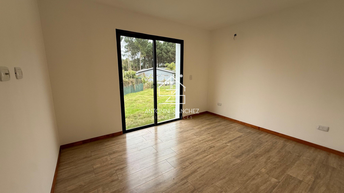 Casa ID.4598 - Venta casa tres dormitorios Punta del este barrio Parque Burnett