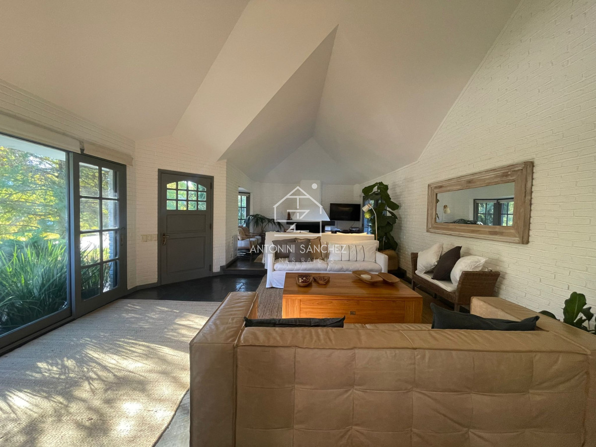 Casa ID.500 - Casa venta 3 dormitorios y servicio