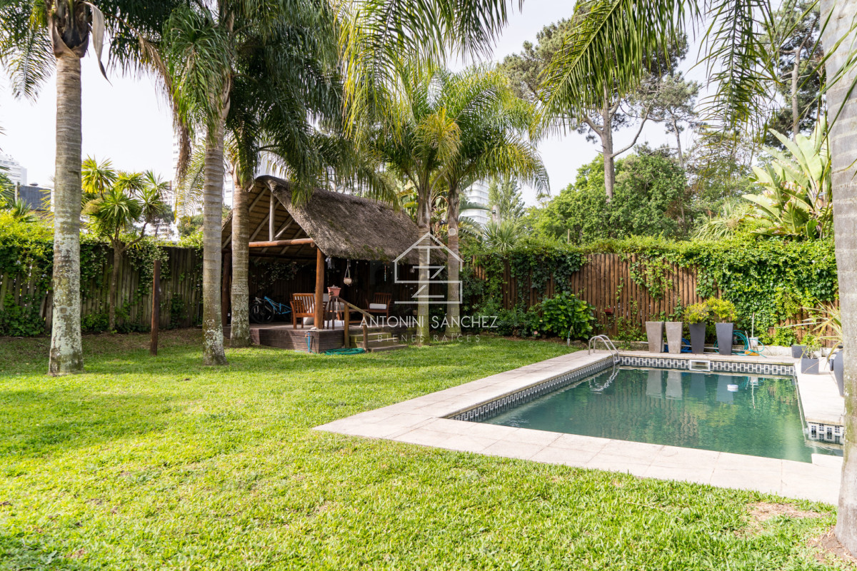 Casa ID.1456 - Venta Casa 4 dormitorios mas dependencia Punta del Este