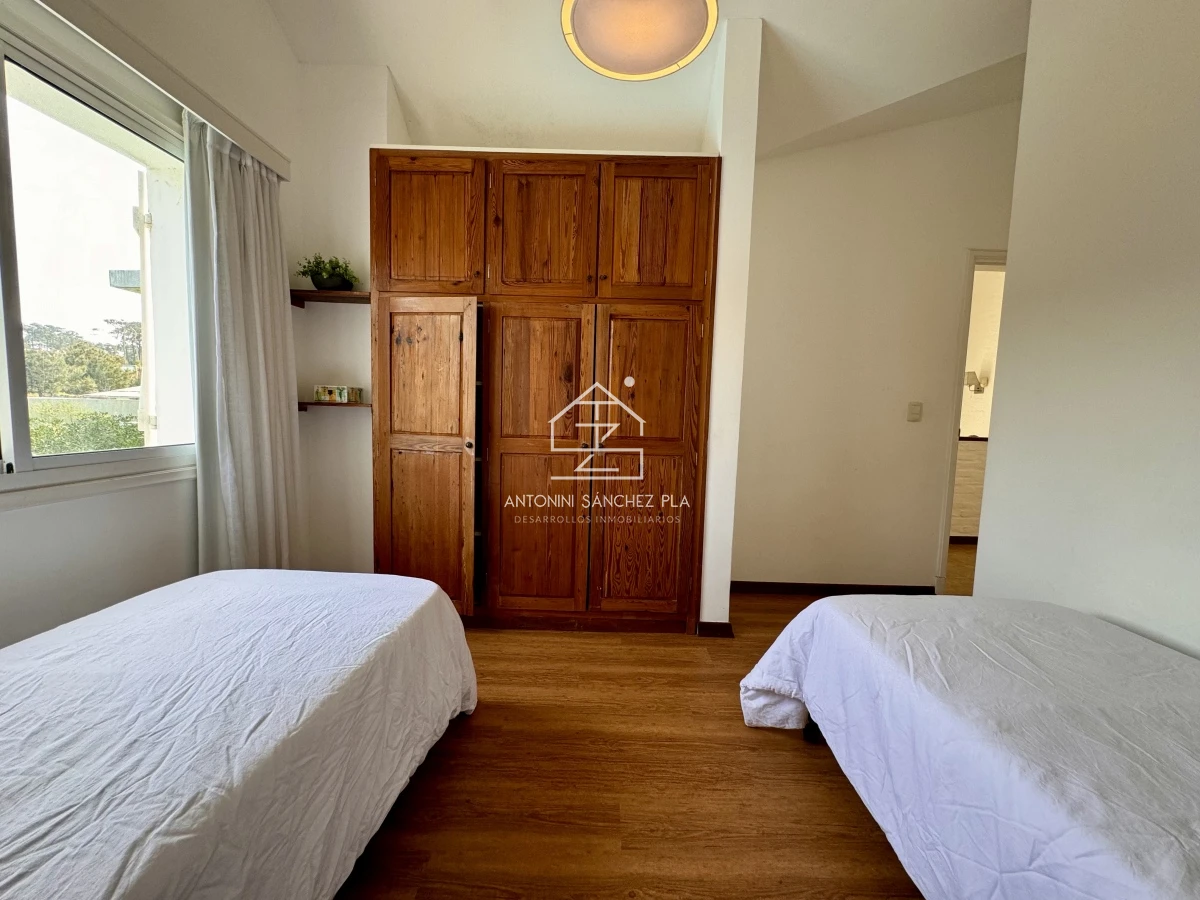 Casa ID.864 - Casa Alquiler anual 5 dormitorios Manantiales