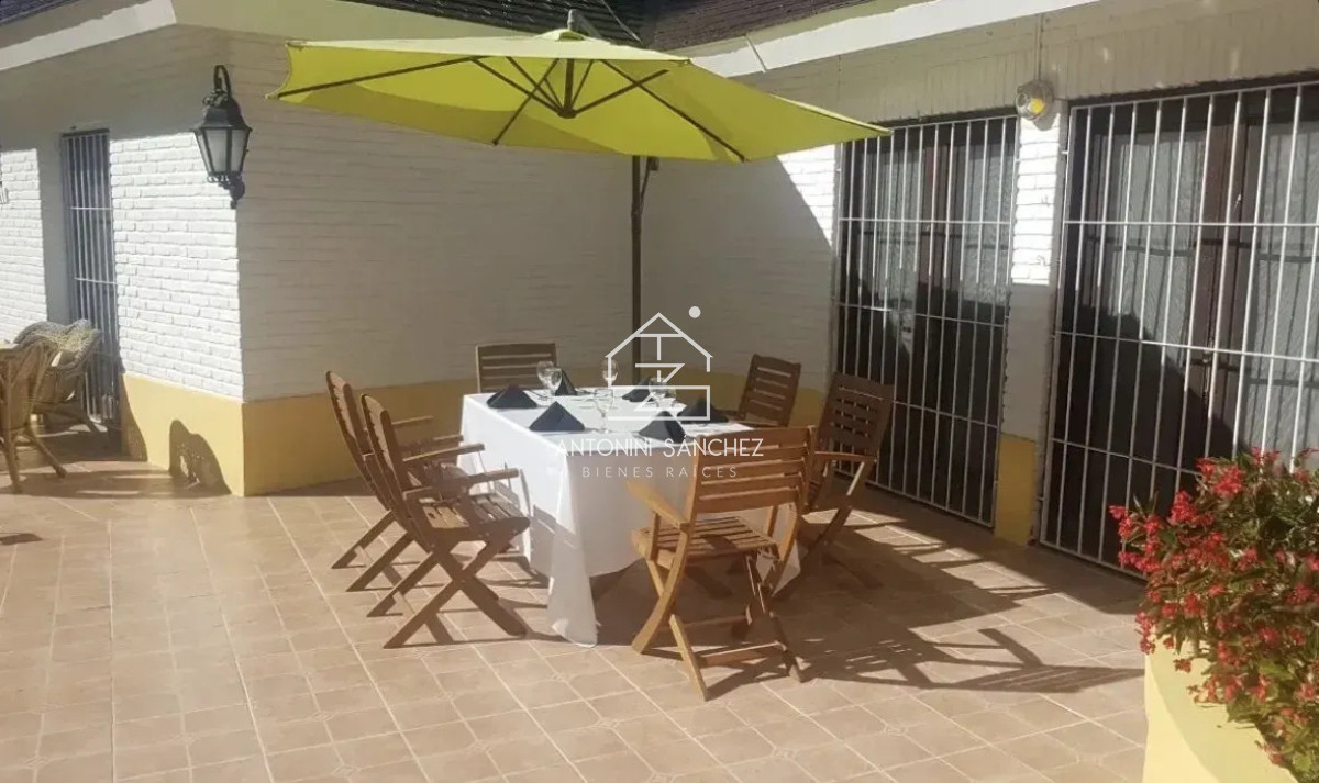 Casa ID.5044 - CASA EN ALQUILER ANUAL EN PUNTA DEL ESTE IDEAL RESIDENCIA O EMPRESAS