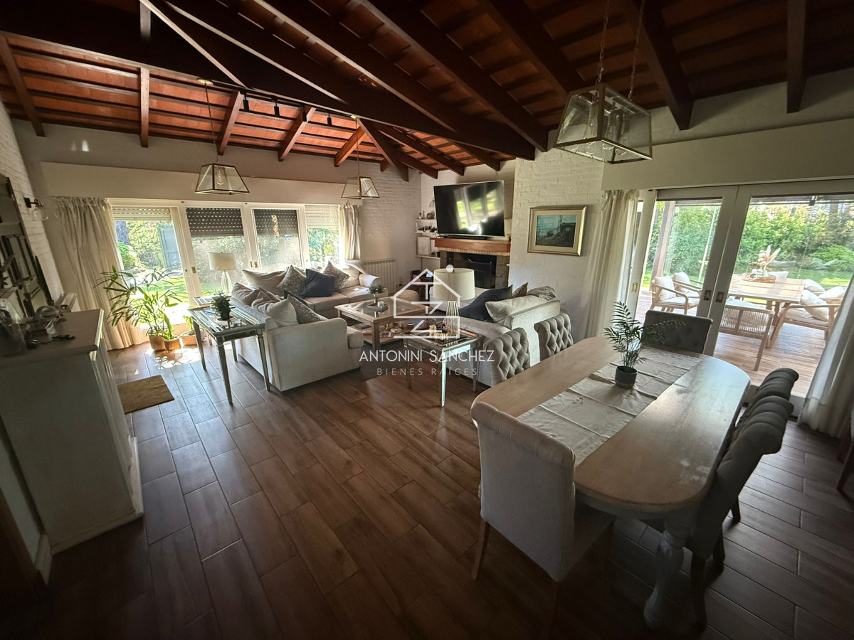 Casa ID.3769 - HERMOSA CASA EN CANTEGRIL CON PISCINA Y BARBACOA