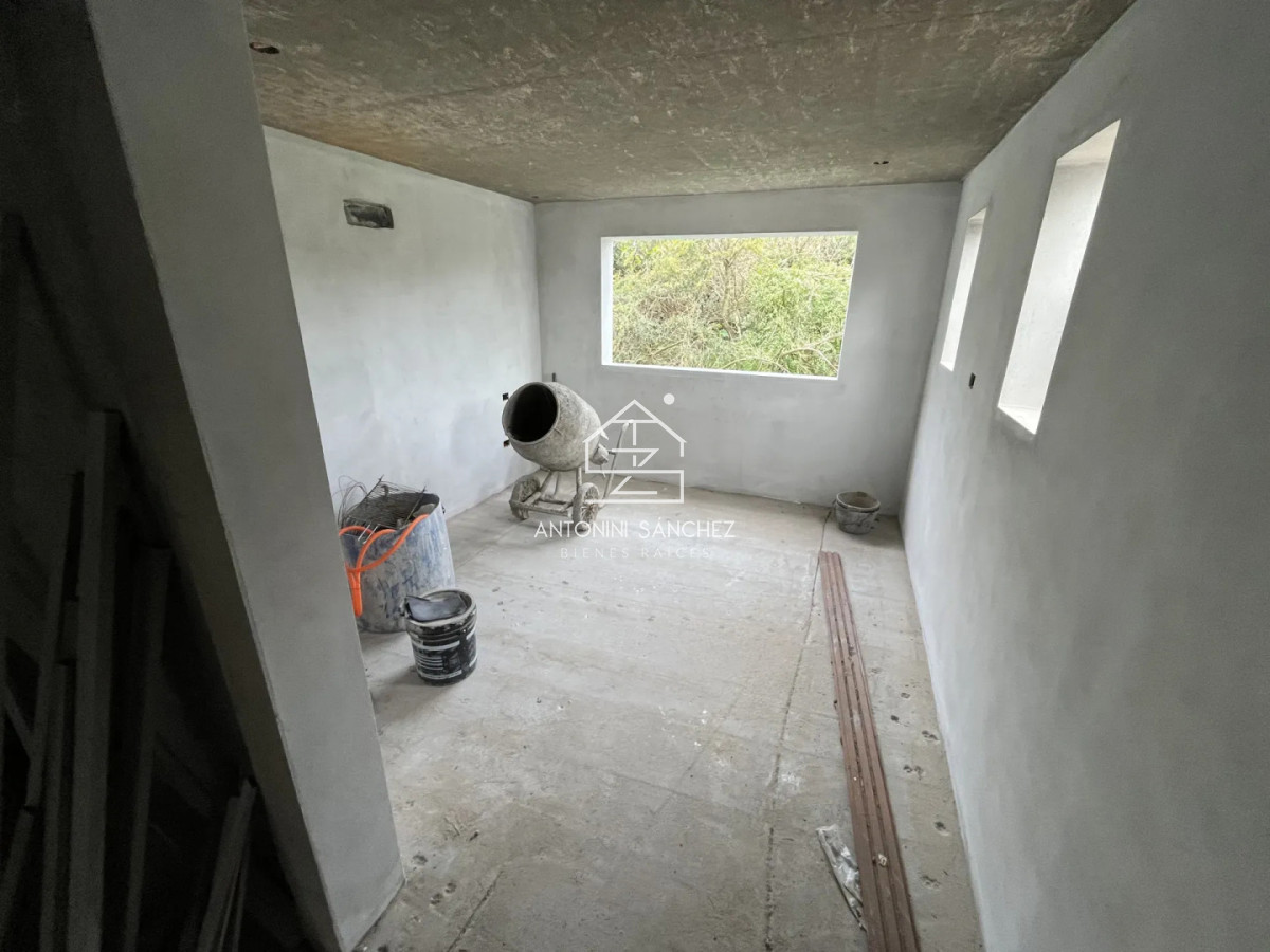 Casa ID.5026 - CASA A TERMINAR CUENTA CON 90 Mtrs CONSTRUIDOS DE 3 DORMITORIOS Y 2 BAÑOS EN EL TESORO