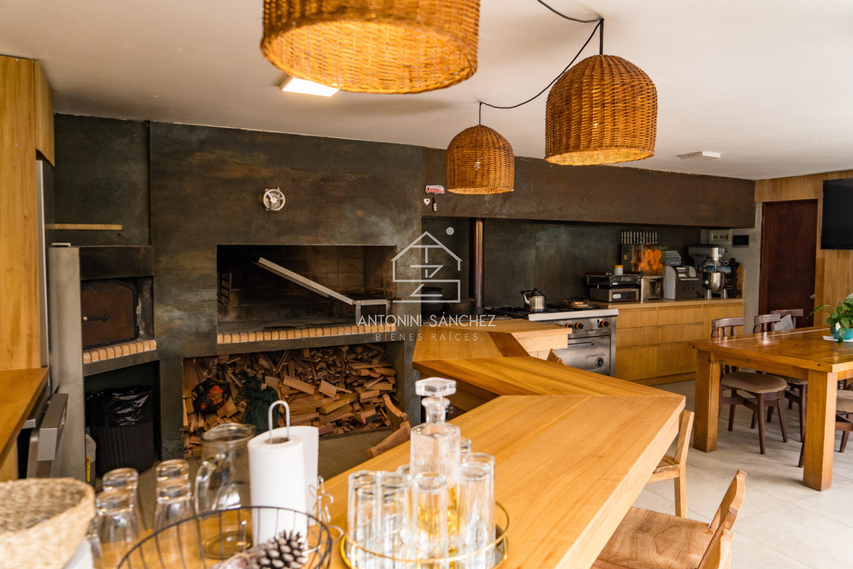 Casa ID.1456 - Venta Casa 4 dormitorios mas dependencia Punta del Este