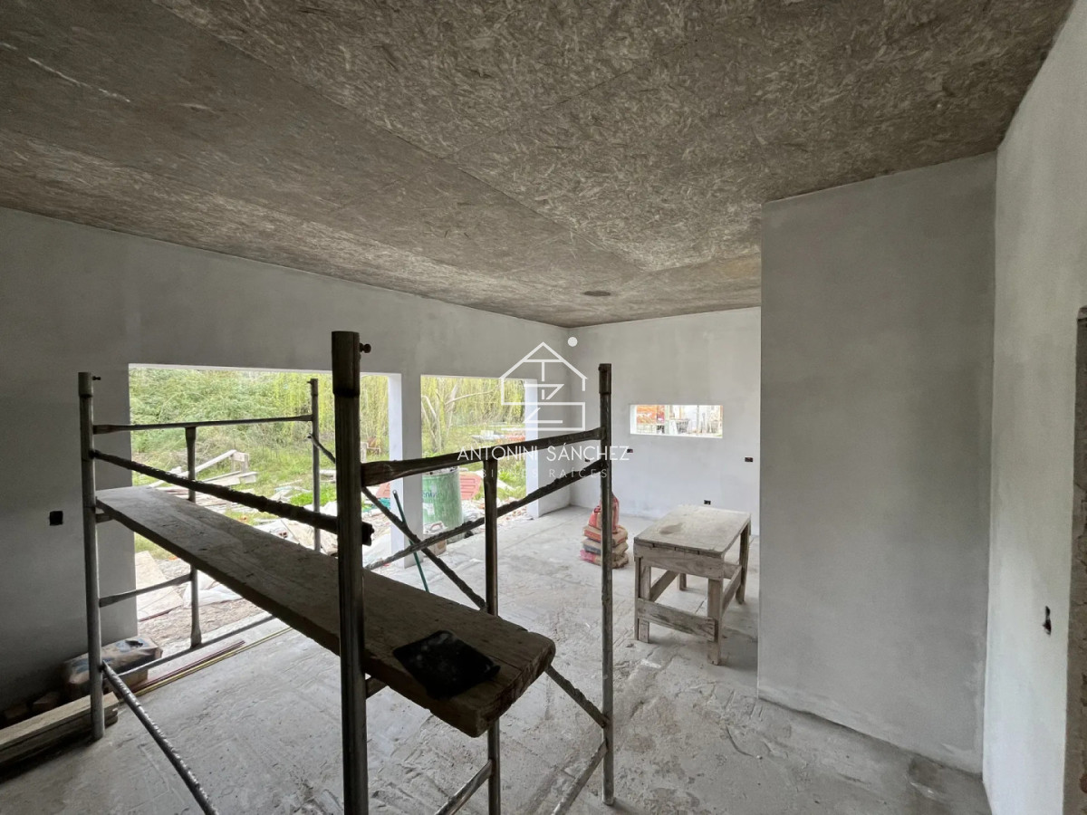 Casa ID.5026 - CASA A TERMINAR CUENTA CON 90 Mtrs CONSTRUIDOS DE 3 DORMITORIOS Y 2 BAÑOS EN EL TESORO