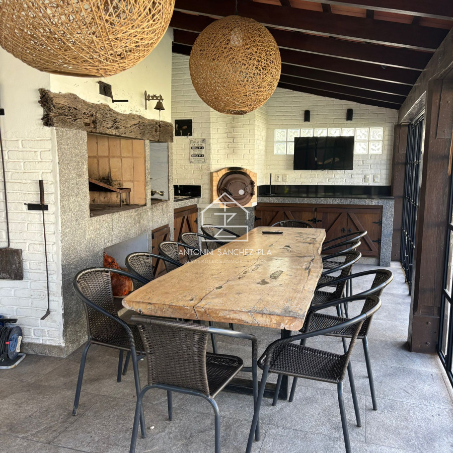 Casa ID.3738 - 5 DORMITORIOS EN CANTEGRIL CON PISCINA
